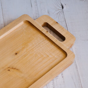 Tabla de madera lisa rectangular con dos mangos color natural