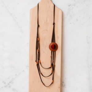 Collar largo gamuza café cono cobre_