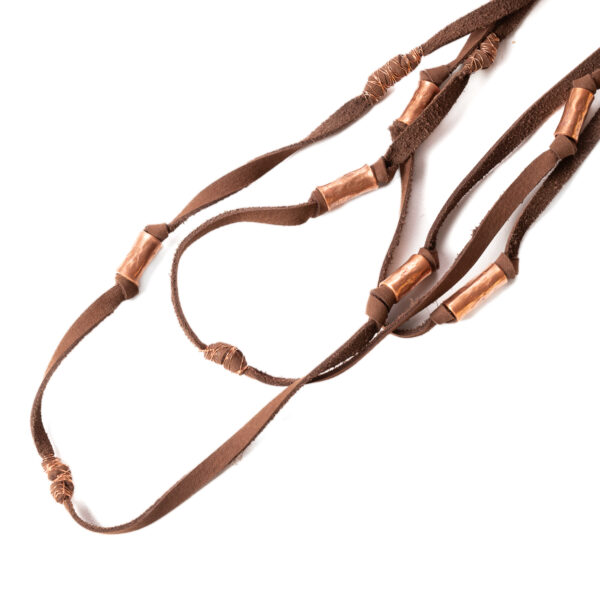 Collar largo gamuza café cono cobre_3