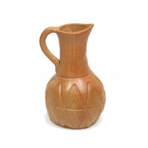 Vasija con detalle triangular